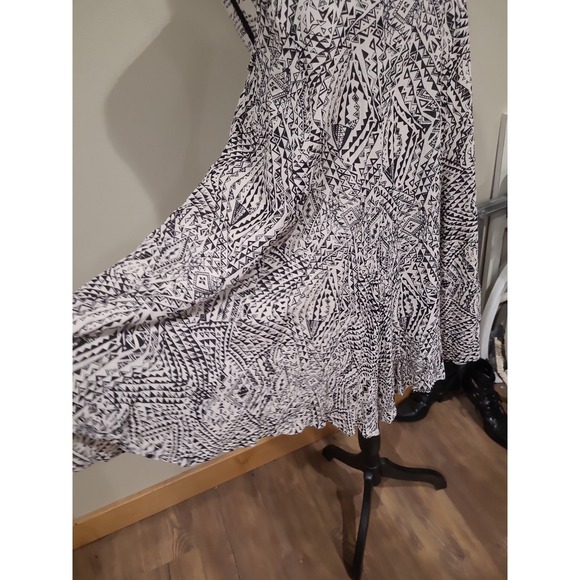 QED London abstract black white.strappy flowy dress festival boho Women SZ M - Picture 3 of 12